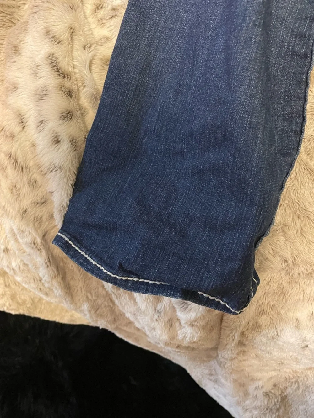 True Religion Dark Indigo Jeans with White Stitching - Picture 8 of 9